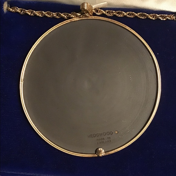 Wedgewood medallion 14k gold plated - Picture 3 of 4